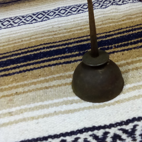 VINTAGE OIL CAN WITH TWIST OFF - Picture 7 of 9